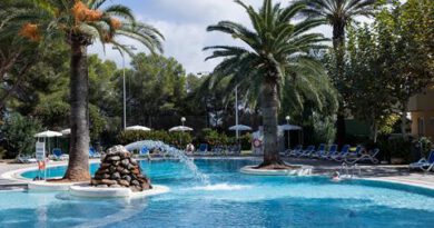 Lees alles over Hotel Spa Sagitario Playa  in de plaats Cala Blanca op Menorca voor je vakantie in 2025