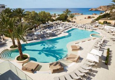 Lees alles over Hotel TUI BLUE Tarida Beach  in de plaats Cala Tarida op Ibiza voor je vakantie in 2025