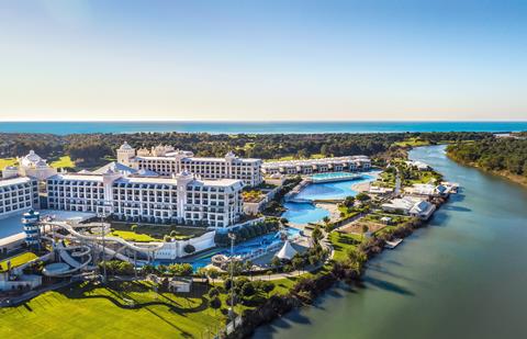 Lees alles over Hotel Titanic Deluxe Golf Belek  in de plaats Belek op Turkse Rivièra voor je vakantie in 2025