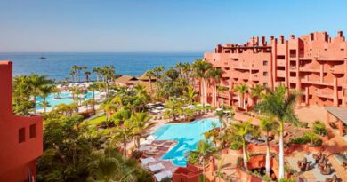 Lees alles over Hotel Tivoli La Caleta Tenerife Resort  in de plaats Costa Adeje op Tenerife voor je vakantie in 2025