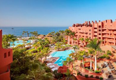 Lees alles over Hotel Tivoli La Caleta Tenerife Resort in de plaats Costa Adeje op Tenerife voor je vakantie in 2027