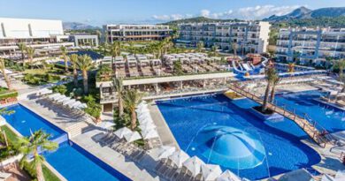 Lees alles over Hotel Zafiro Palace Alcudia  in de plaats Port D'Alcudia op Mallorca voor je vakantie in 2025