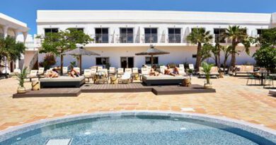 Lees alles over Hotel Coral Cotillo Beach  in de plaats El Cotillo op Fuerteventura voor je vakantie in 2025