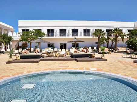 Lees alles over Hotel Coral Cotillo Beach  in de plaats El Cotillo op Fuerteventura voor je vakantie in 2025