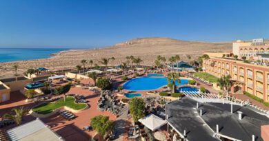 Lees alles over Hotel H10 Playa Esmeralda  in de plaats Costa Calma op Fuerteventura voor je vakantie in 2025