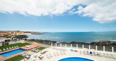 Lees alles over Hotel Hotel Boutique TAO Caleta Mar  in de plaats Corralejo op Fuerteventura voor je vakantie in 2025
