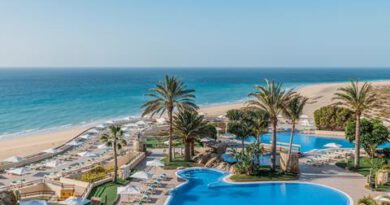 Lees alles over Hotel Iberostar Waves Playa Gaviotas  in de plaats Jandia Playa op Fuerteventura voor je vakantie in 2025