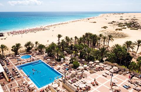 Lees alles over Hotel Riu Oliva Beach Resort in de plaats Corralejo op Fuerteventura voor je vakantie in 2027