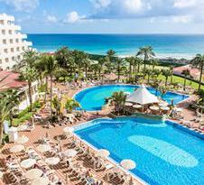 Lees alles over Hotel Riu Palace Tres Islas in de plaats Corralejo op Fuerteventura voor je vakantie in 2027