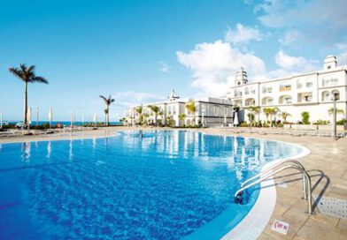 Lees alles over Hotel Royal Palm Resort & Spa in de plaats Playa de Esquinzo op Fuerteventura voor je vakantie in 2027