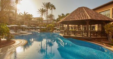 Lees alles over Hotel Secrets Bahia Real Resort & Spa in de plaats Corralejo op Fuerteventura voor je vakantie in 2027