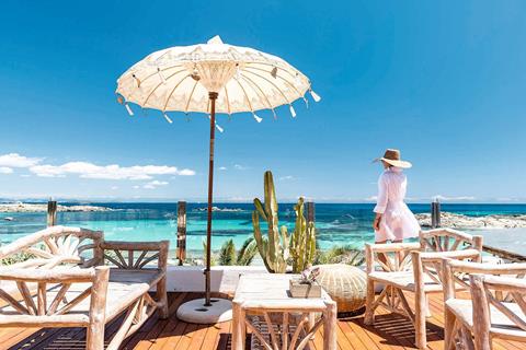 Lees alles over Hotel Tahiti  in de plaats Es Pujols op Formentera voor je vakantie in 2025